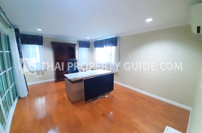 House with Shared Pool in Sukhumvit 